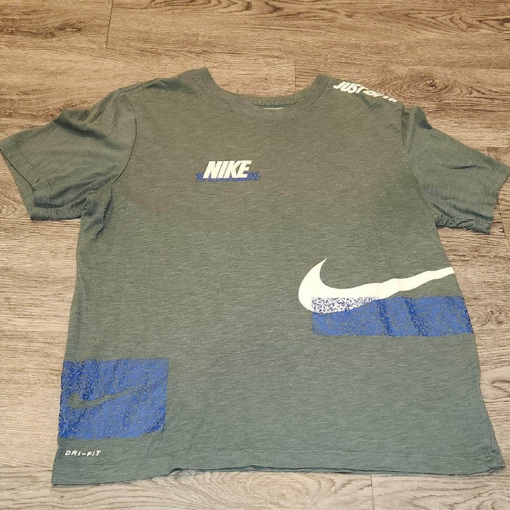 Nike Menss Tee in Green with Blue Highlights- L